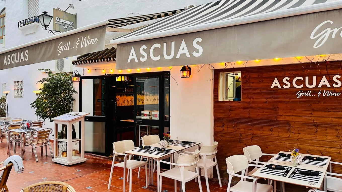 Exterior de Ascuas Grill & Wine en Pueblo Blanco
