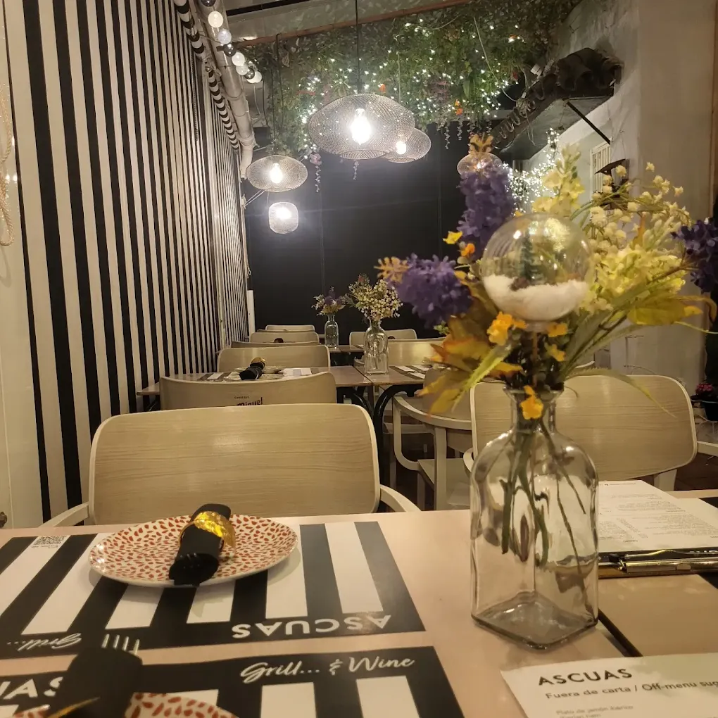 Interior de Ascuas Grill & Wine